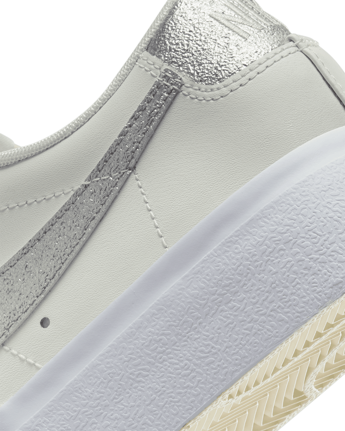 Women's Blazer Low Platform Summit White/Metallic Silver/Sail